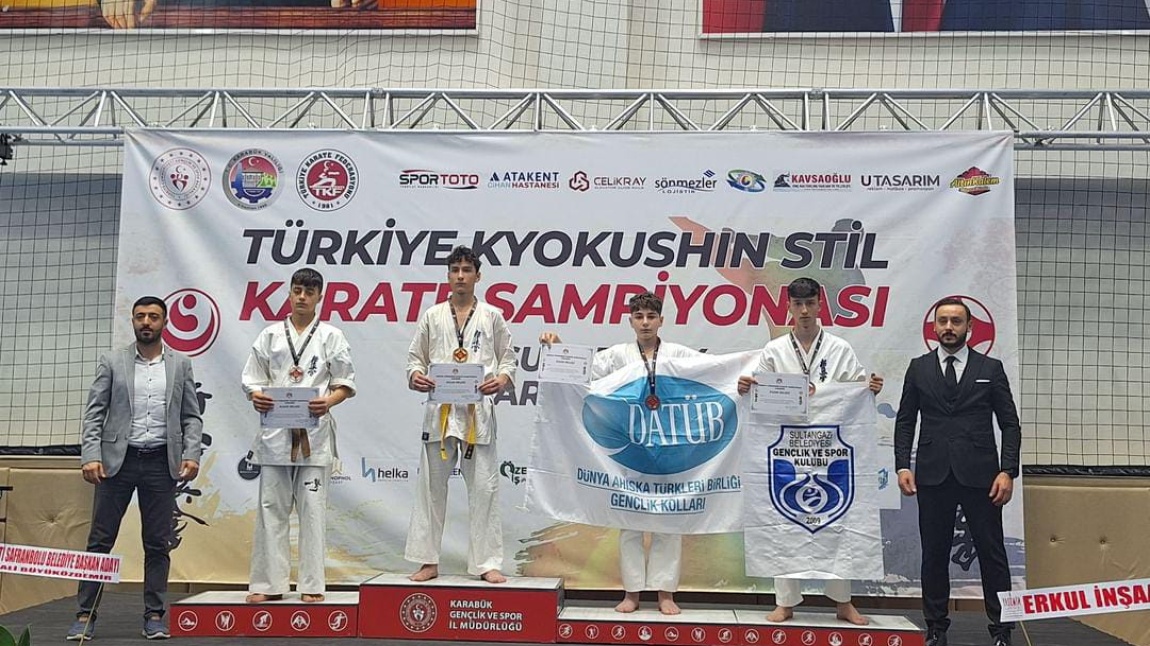 Kyokushin stil karete 65 kiloda öğrencimiz Mehmet BÜYÜK Türkiye 3.olmuştur . 