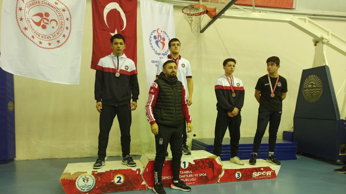 Serbest Grekoromen Güreş Şampiyonasında öğrencimiz Eray Akyıldız İstanbul 2. olmuştur.
