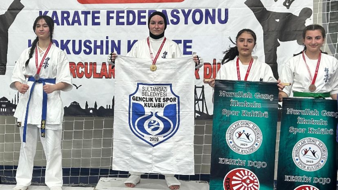 Elanur AKSU KYOKUSHİN KARETE 60 kilo yarışmasında İstanbul 1.si olmuştur.